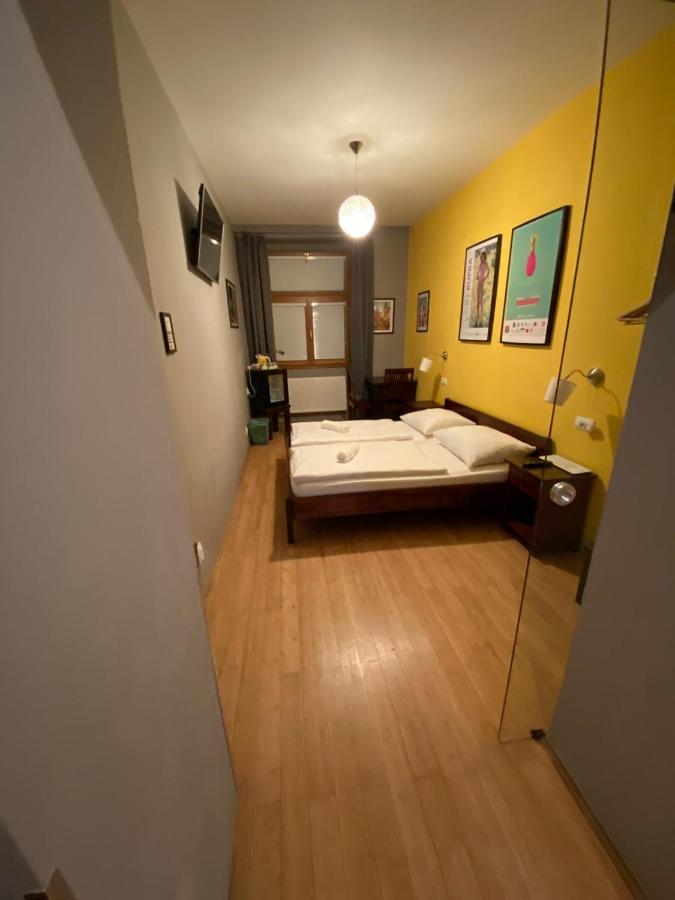 Central Studios Prag Exteriör bild