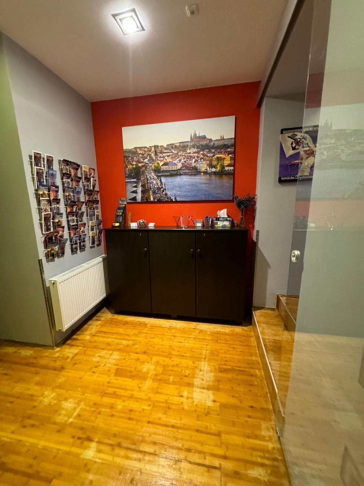 Central Studios Prag Exteriör bild
